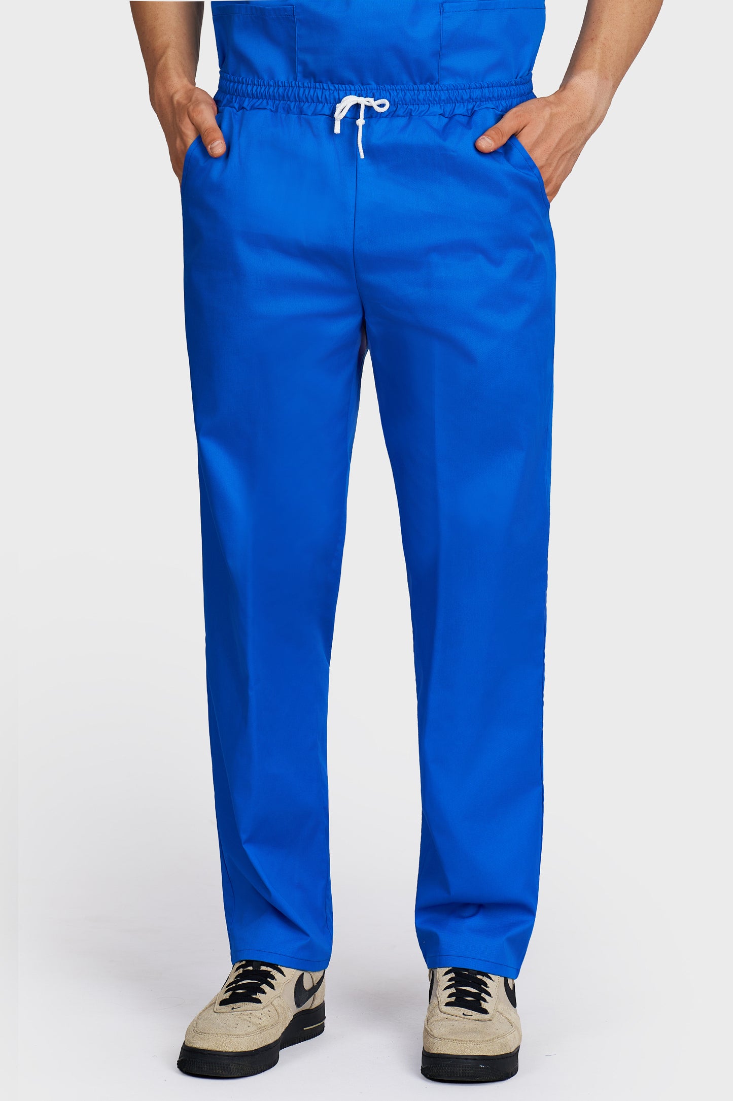 Pantaloni medicali barbati cu elastic si snur albastru royal - vedere din fata - AKITEX