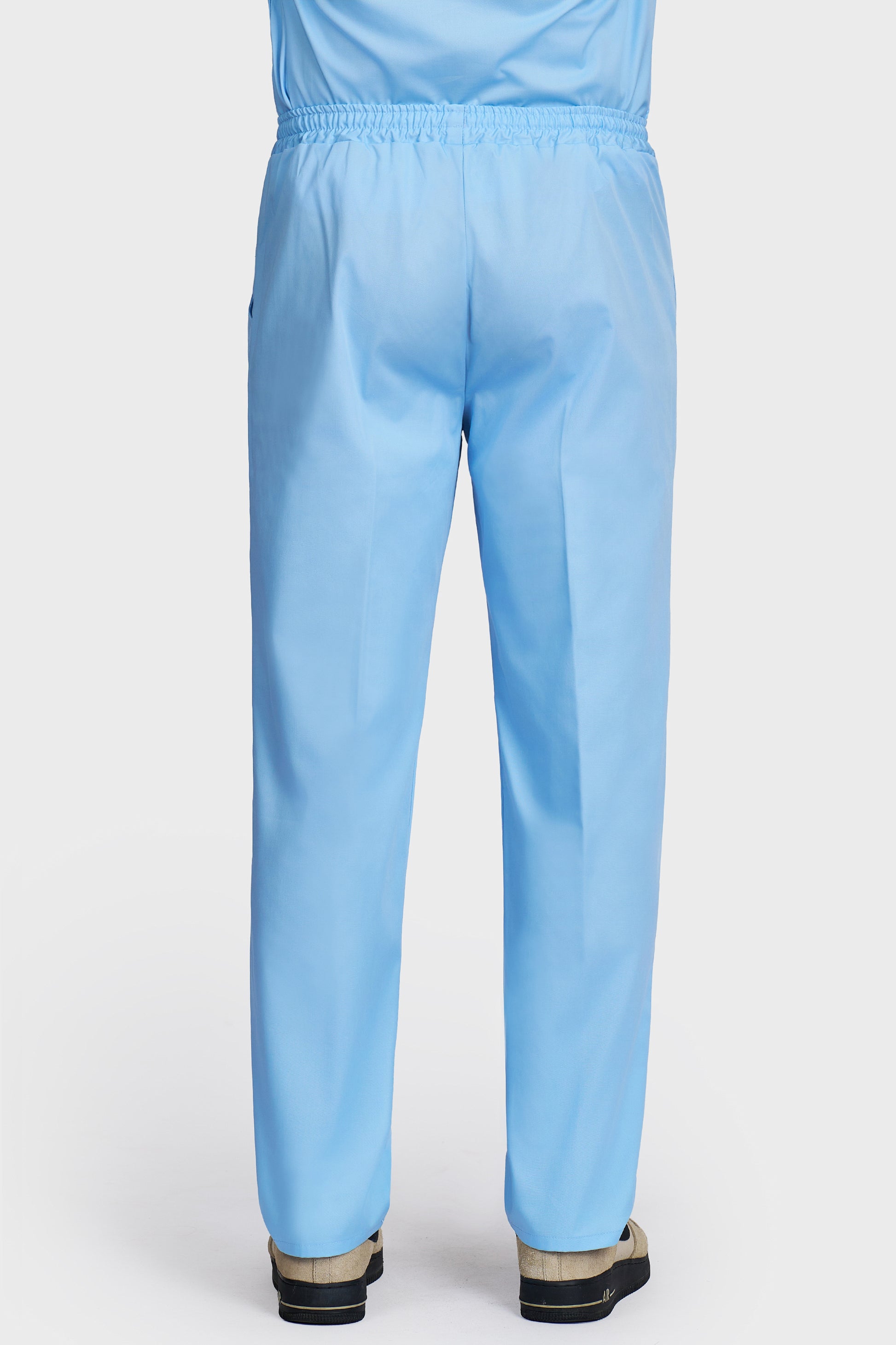Pantaloni medicali barbati cu elastic si snur bleu deschis - vedere din spate - AKITEX