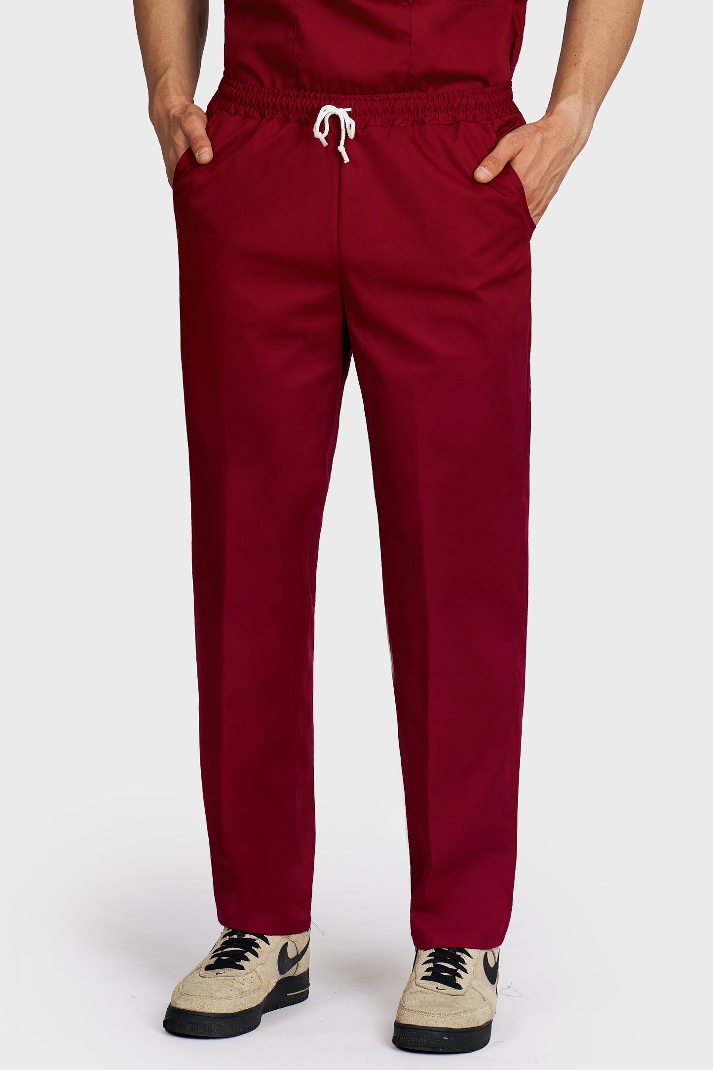 Pantaloni medicali barbati cu elastic si snur bordo - vedere din fata - AKITEX