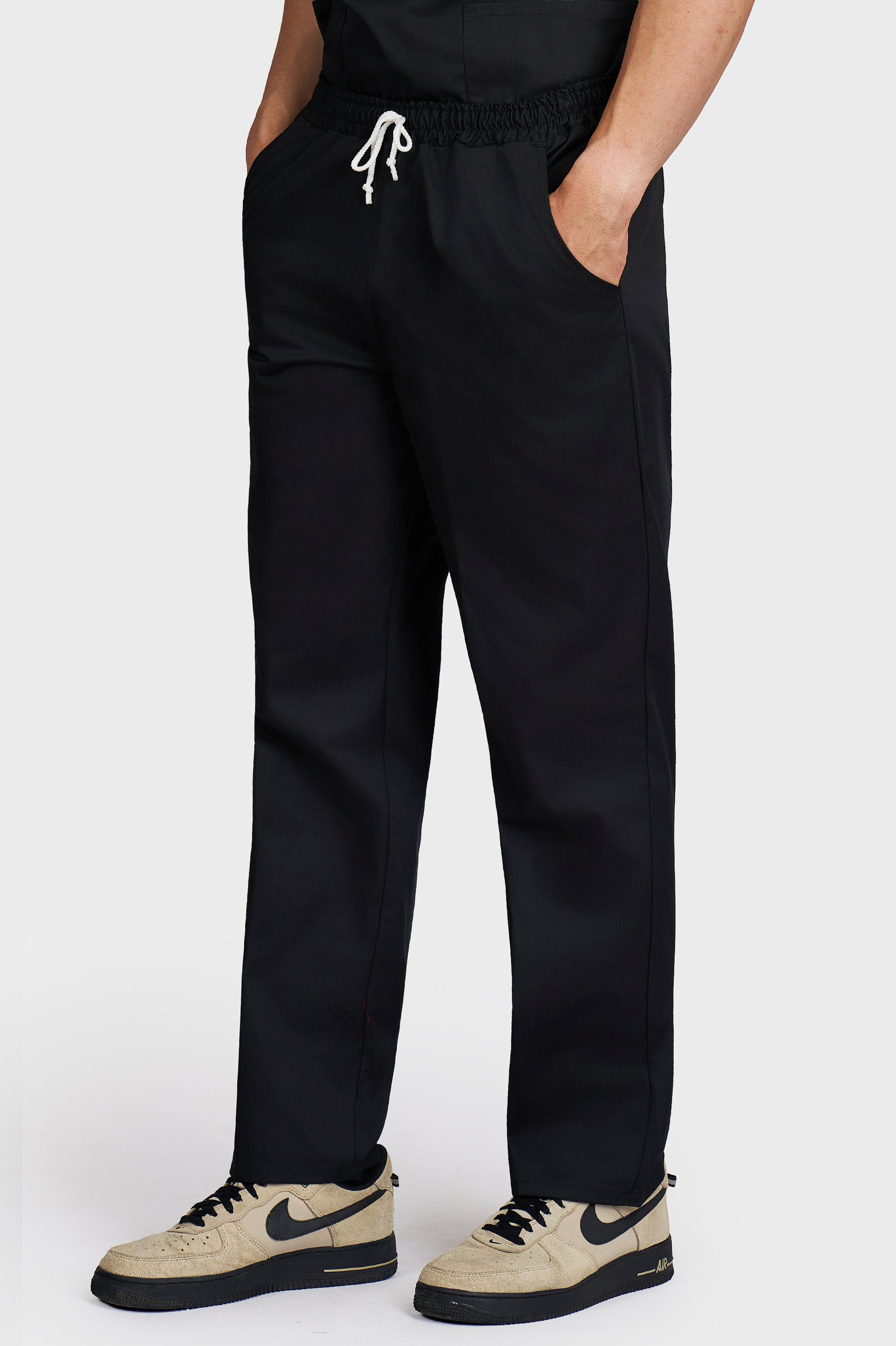 Pantaloni medicali barbati cu elastic si snur negru - vedere laterala - AKITEX