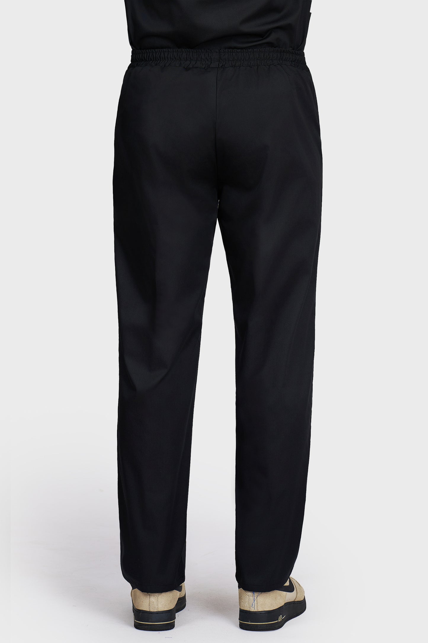 Pantaloni medicali barbati cu elastic si snur negru - vedere din spate - AKITEX
