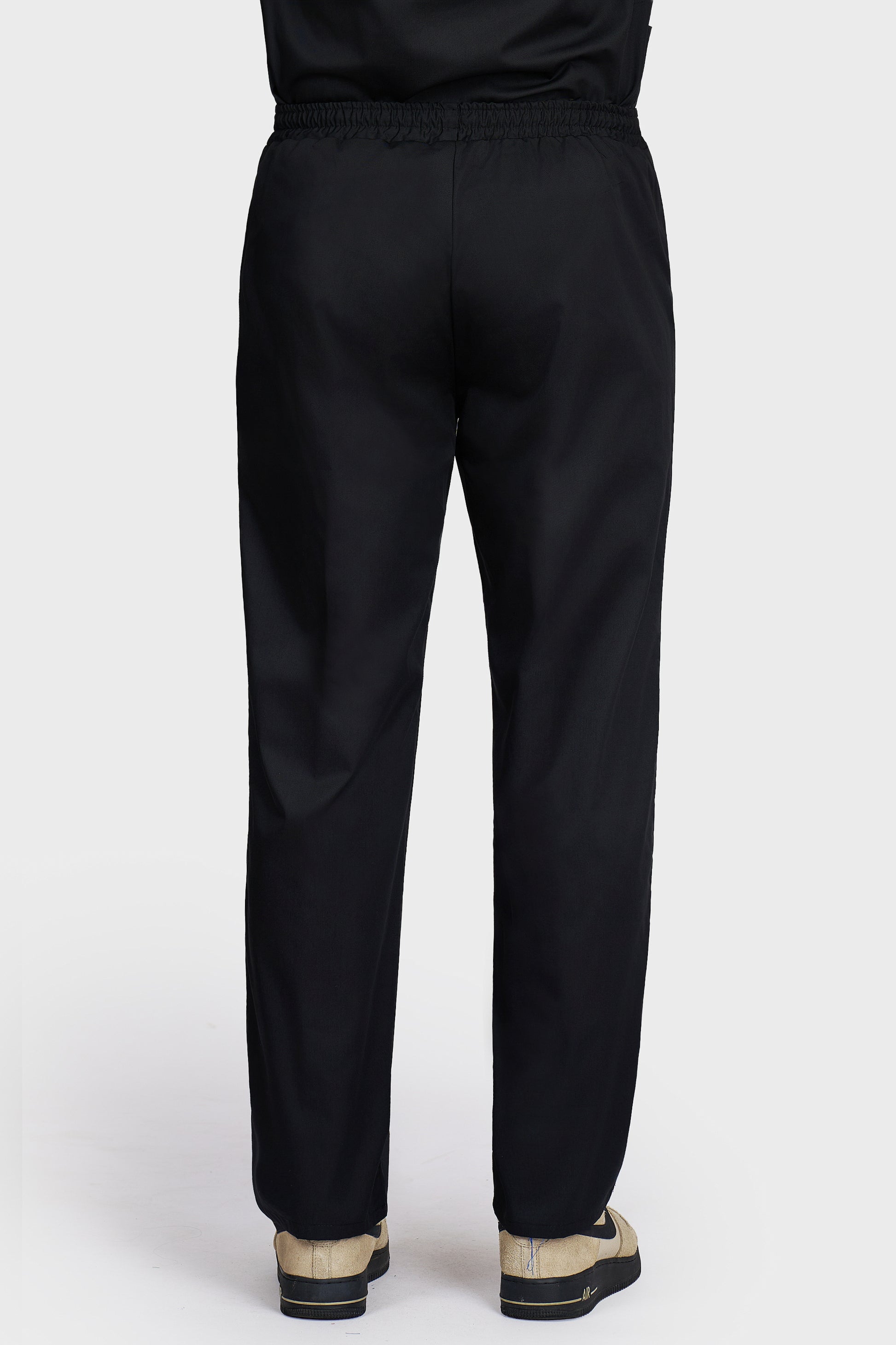 Pantaloni medicali barbati cu elastic si snur negru - vedere din spate - AKITEX