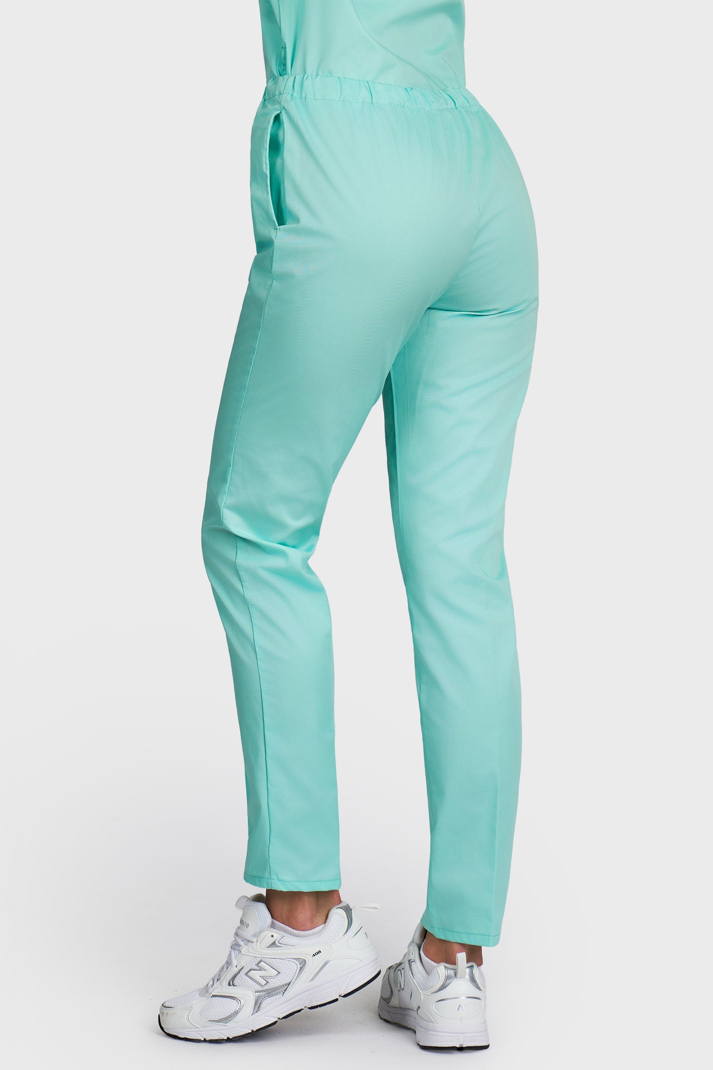 Pantaloni medicali femei Alisa menta - vedere din spate - AKITEX