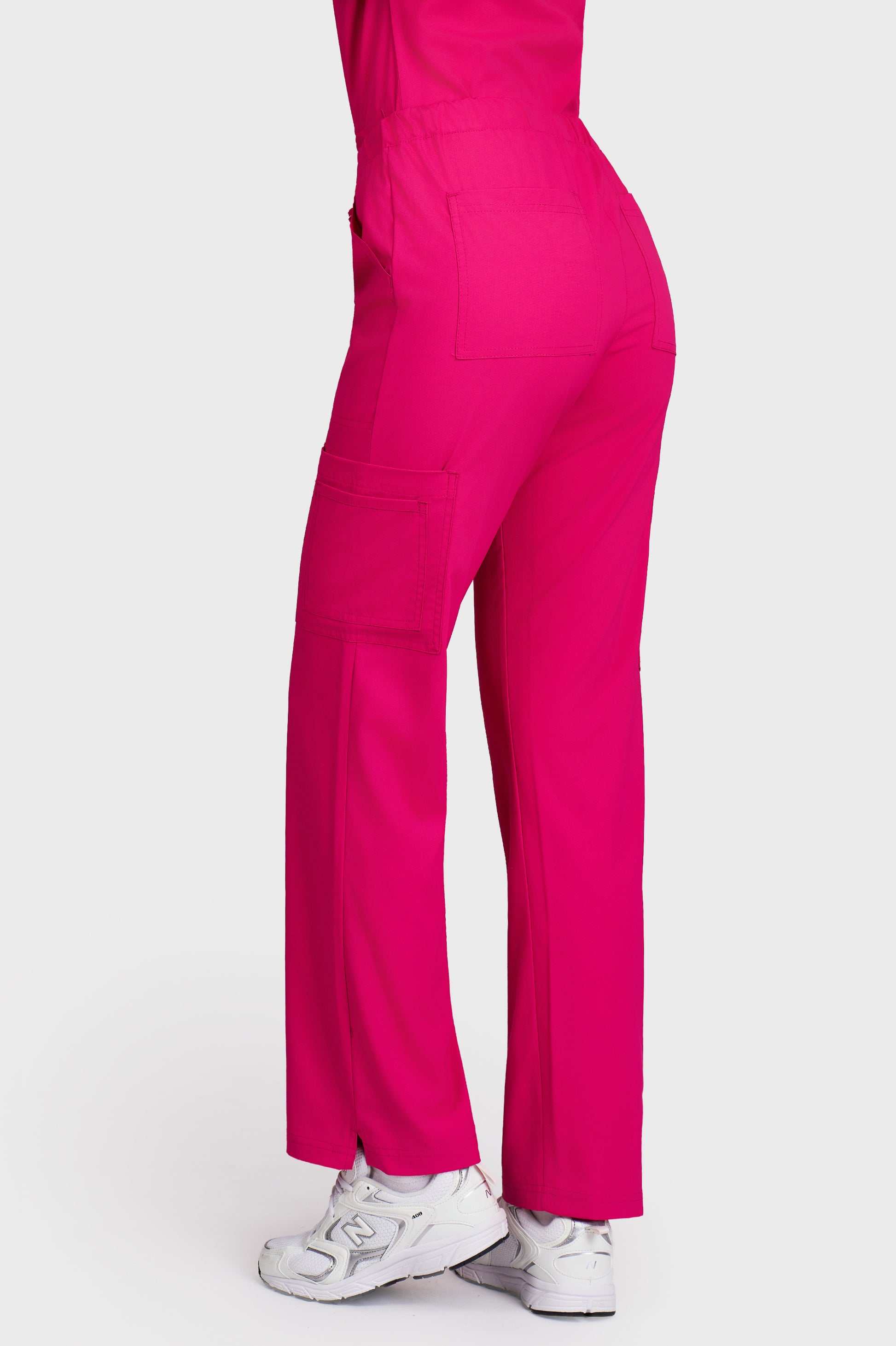 Pantaloni medicali femei Cargo fucsia stretch - vedere din spate - AKITEX