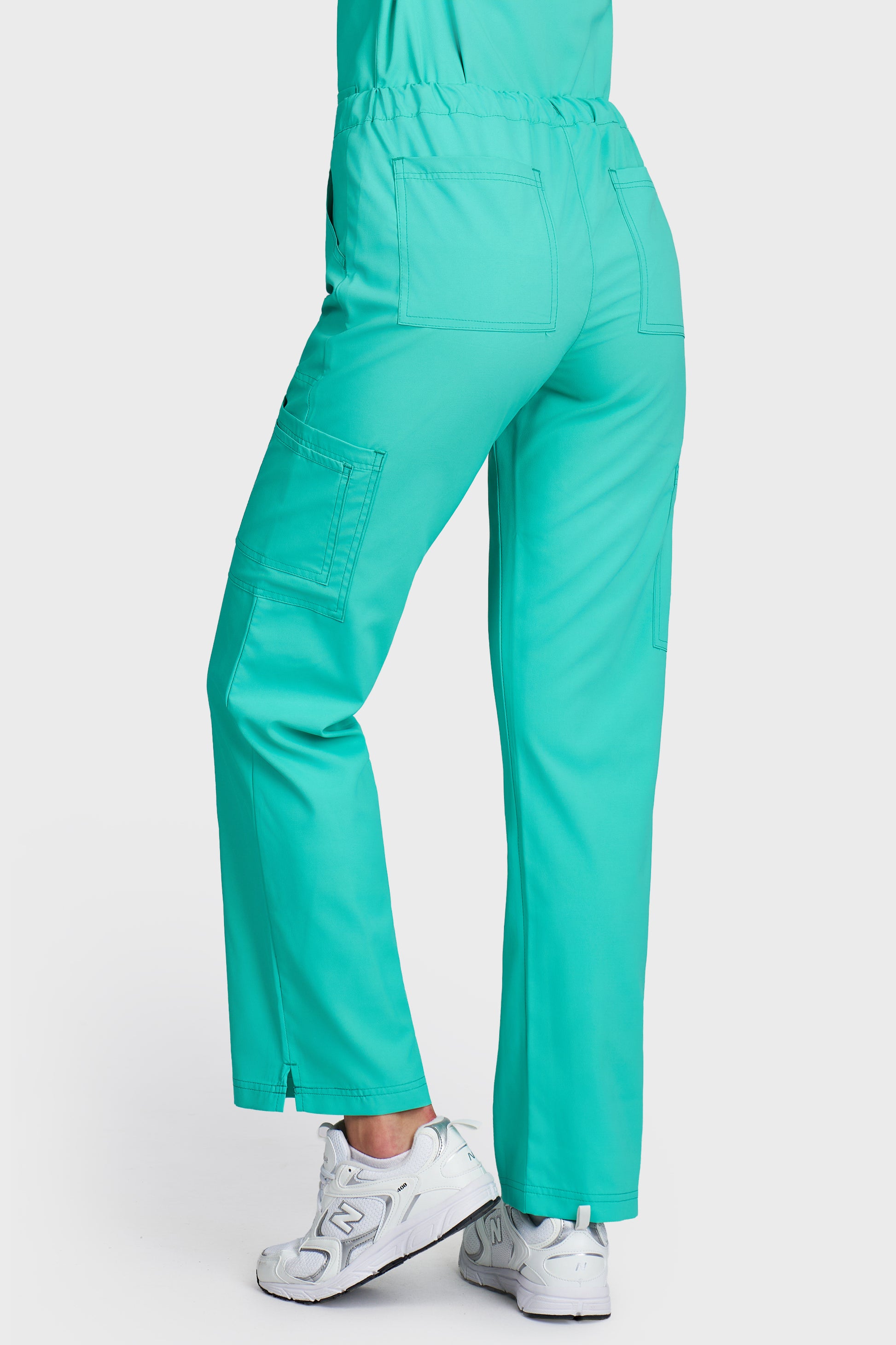 Pantaloni medicali femei Cargo menta stretch - vedere din spate - AKITEX