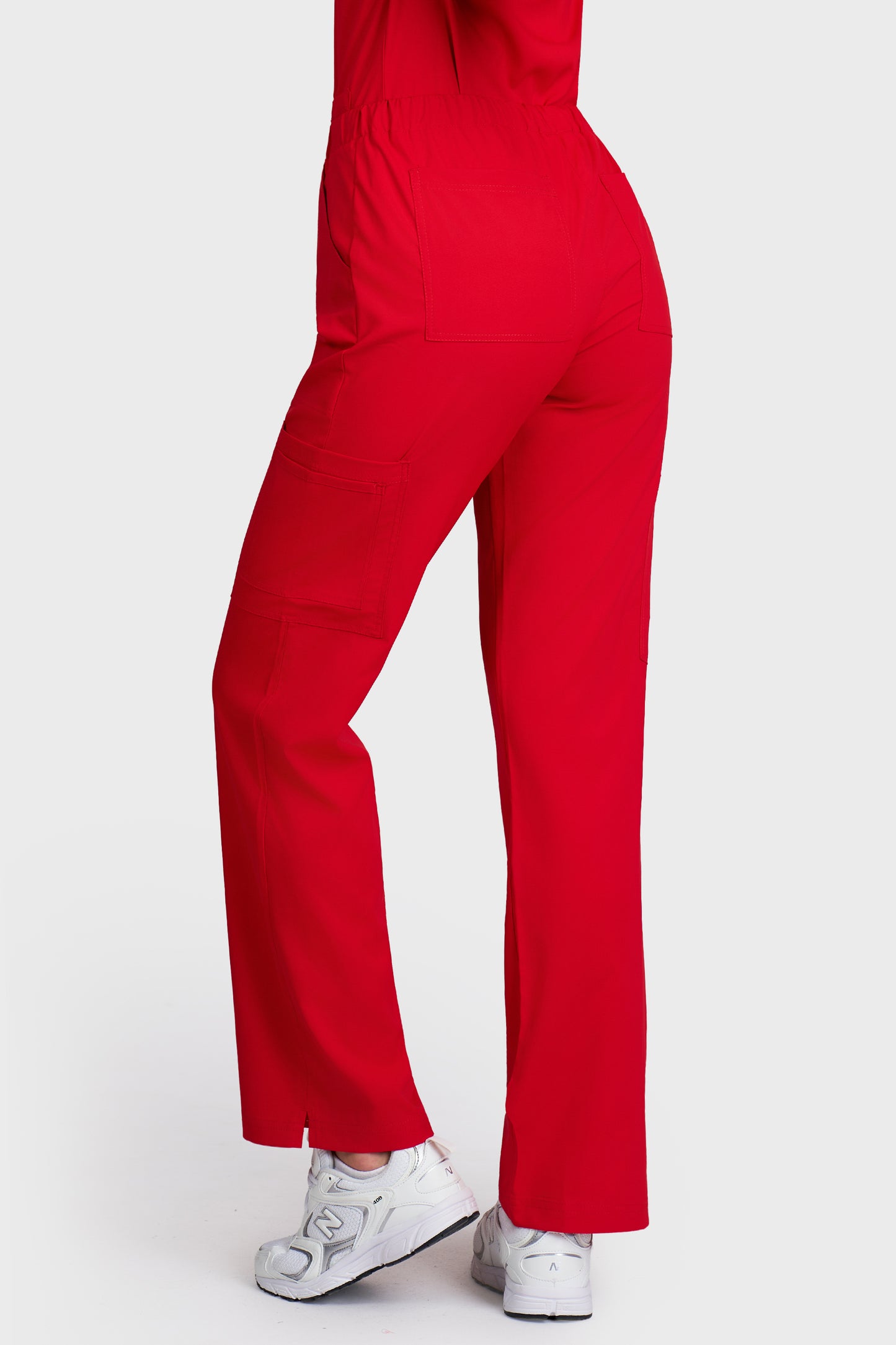 Pantaloni medicali femei Cargo rosu stretch - vedere din spate - AKITEX