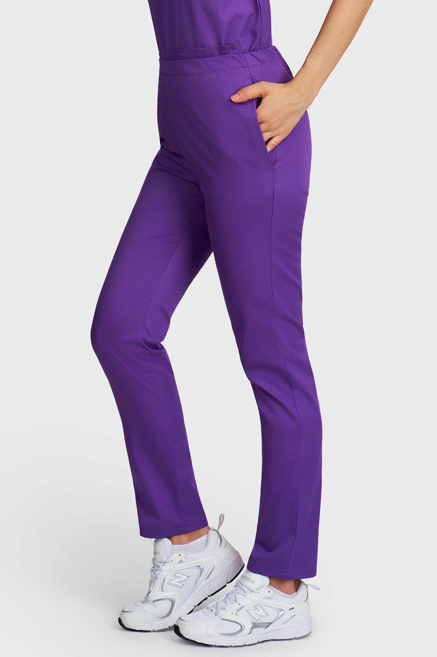 Pantaloni medicali femei cu elastic mov - vedere laterala - AKITEX