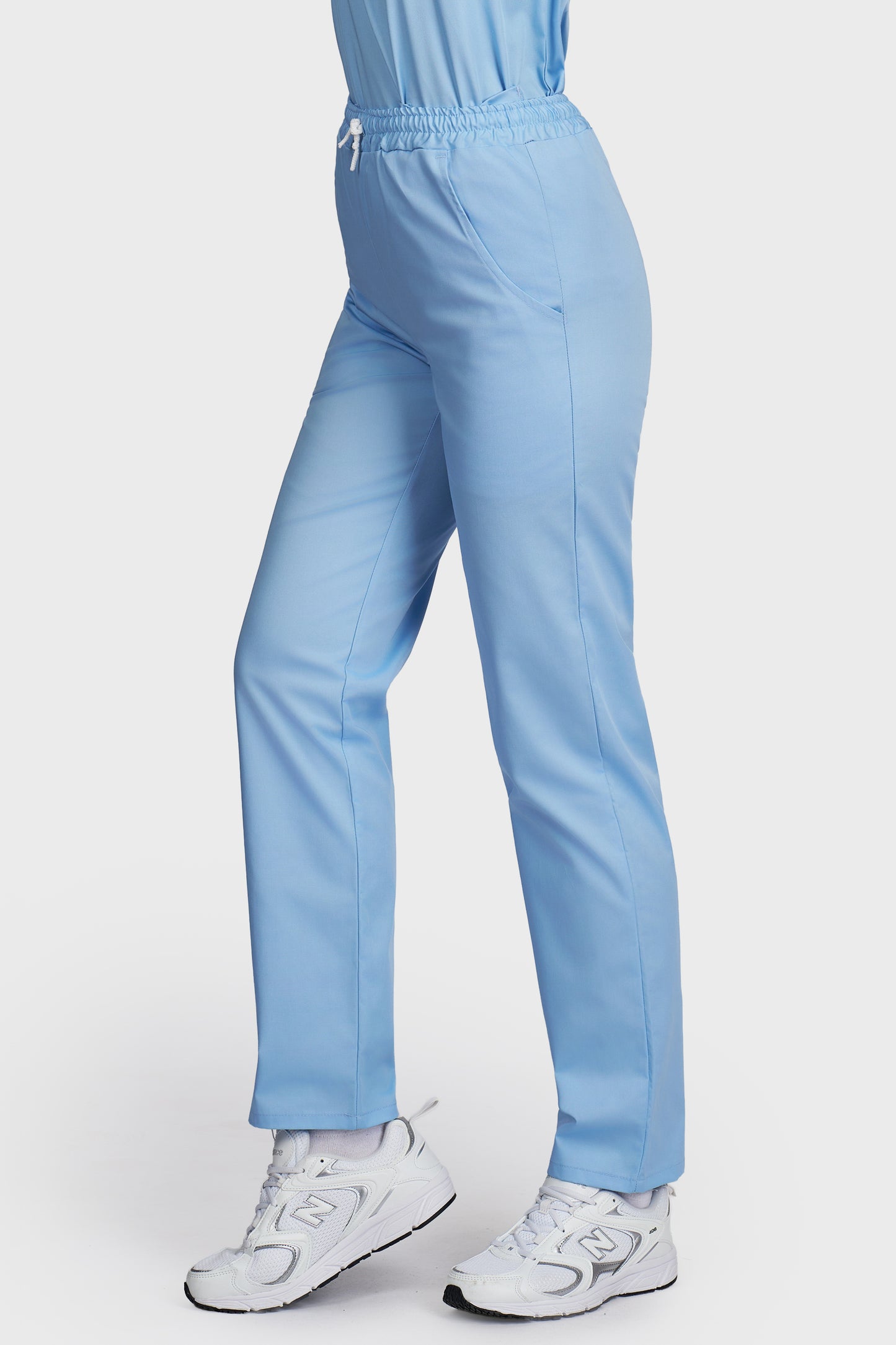 Pantaloni medicali femei cu elastic si snur bleu deschis - vedere laterala - AKITEX