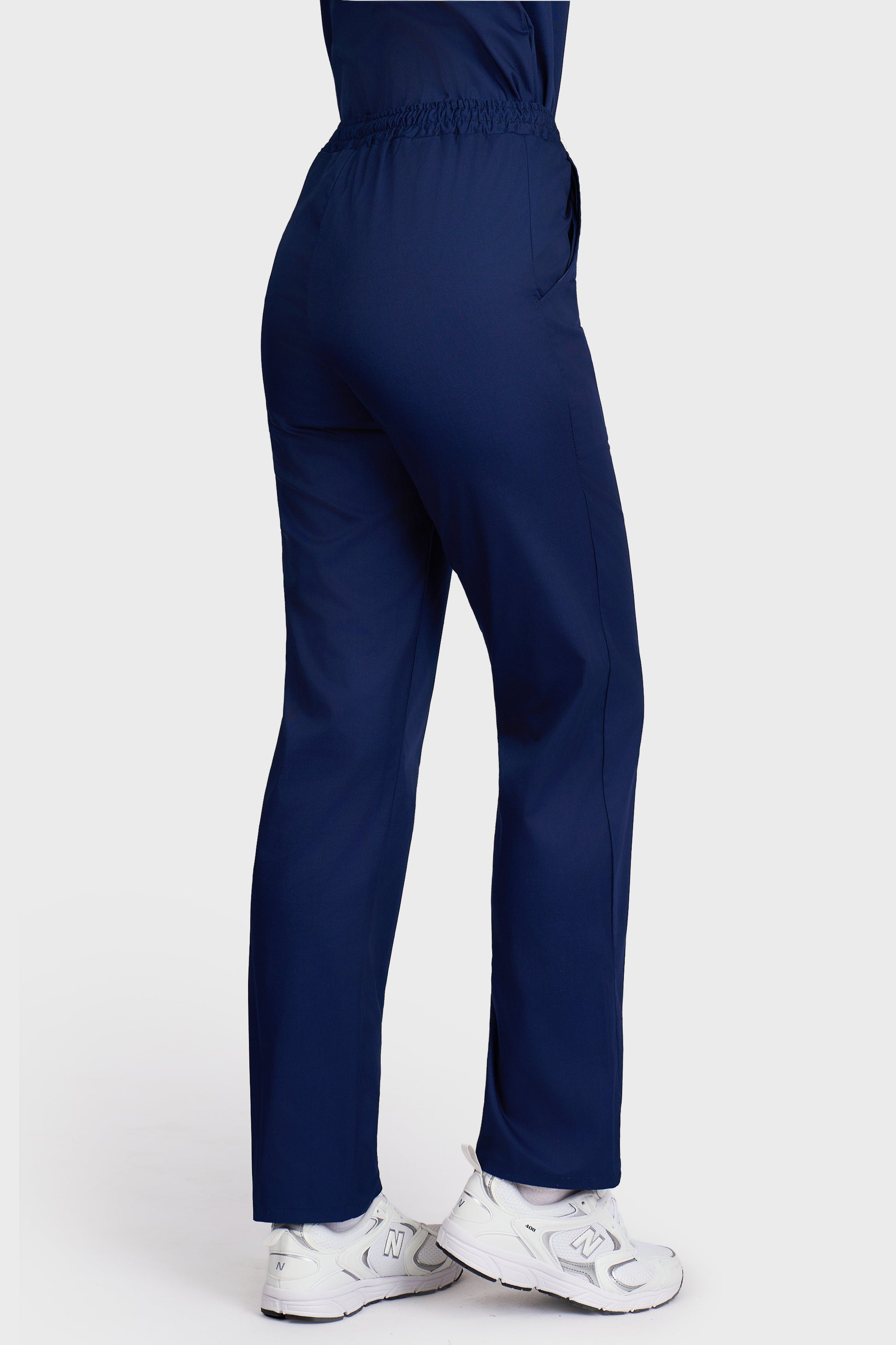 Pantaloni medicali femei cu elastic si snur bleumarin - vedere din spate - AKITEX