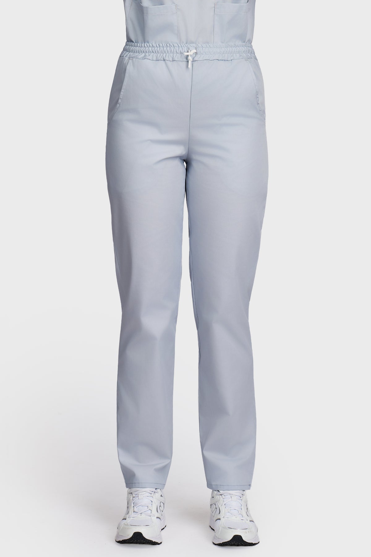 Pantaloni medicali femei cu elastic si snur gri - vedere din fata - AKITEX