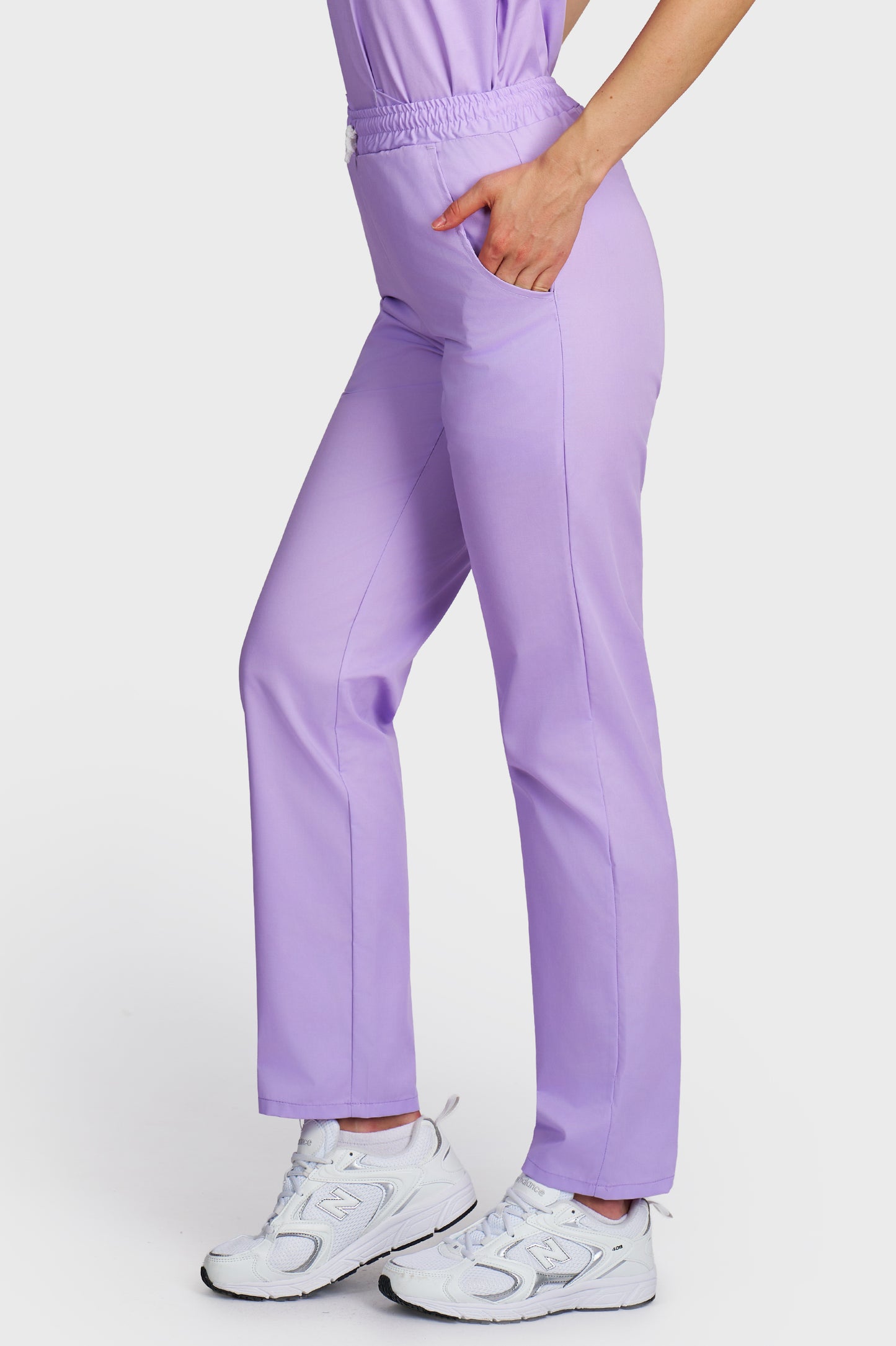 Pantaloni medicali femei cu elastic si snur lila - vedere laterala - AKITEX