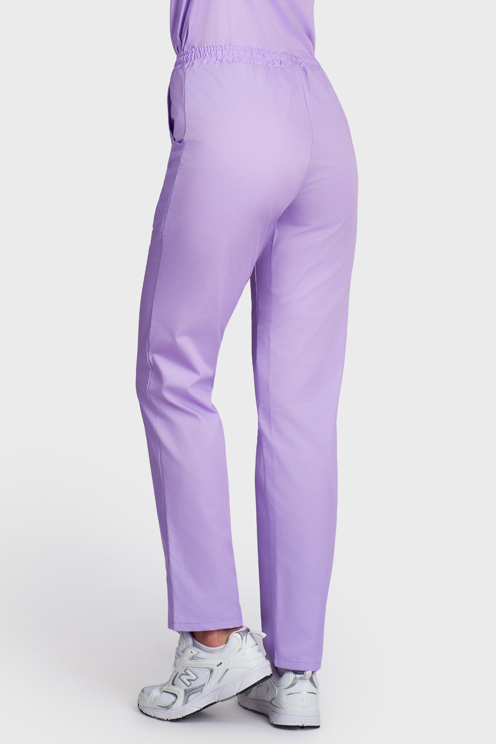 Pantaloni medicali femei cu elastic si snur lila - vedere din spate - AKITEX