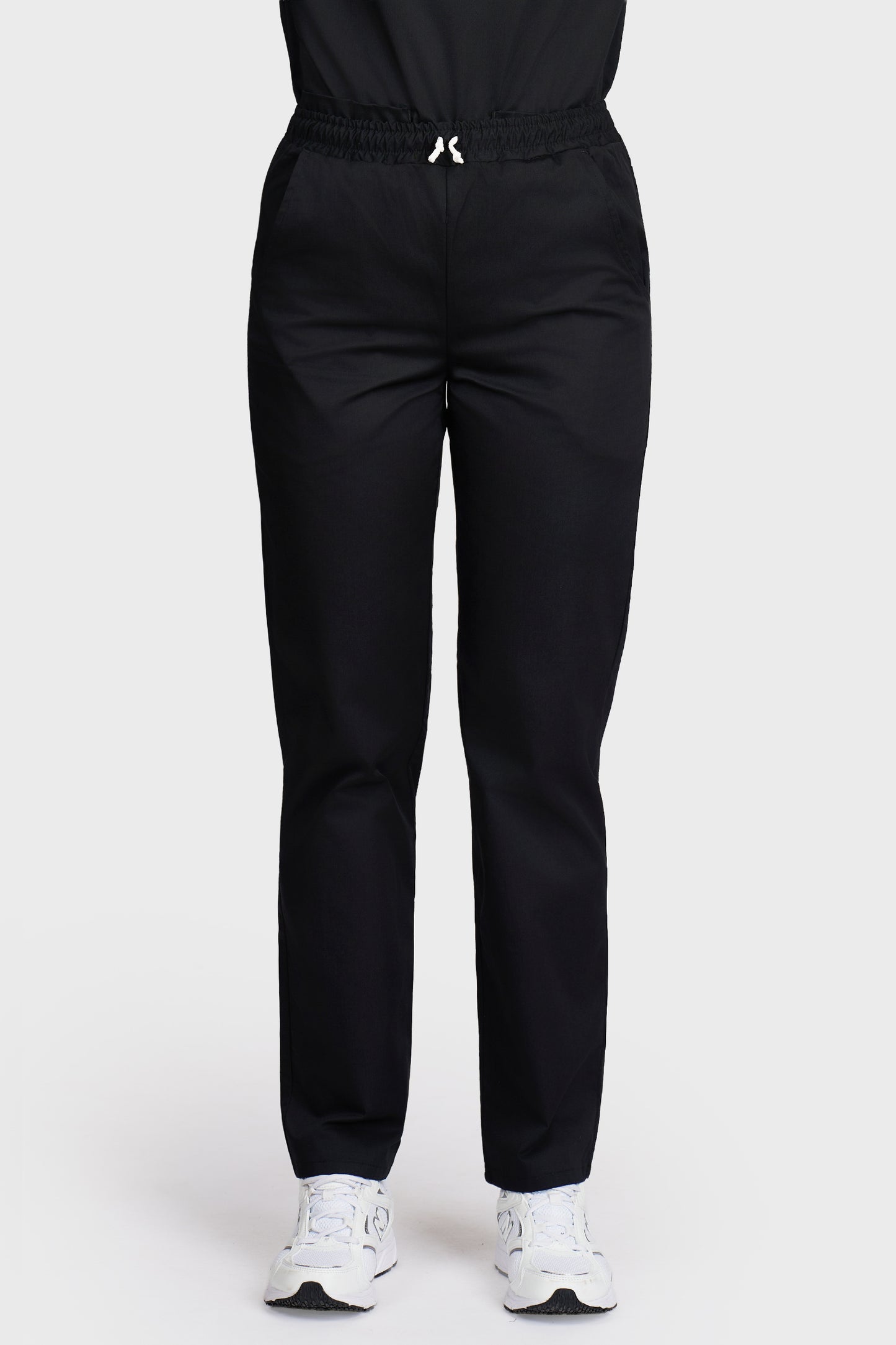 Pantaloni medicali femei cu elastic si snur negru - vedere din fata - AKITEX