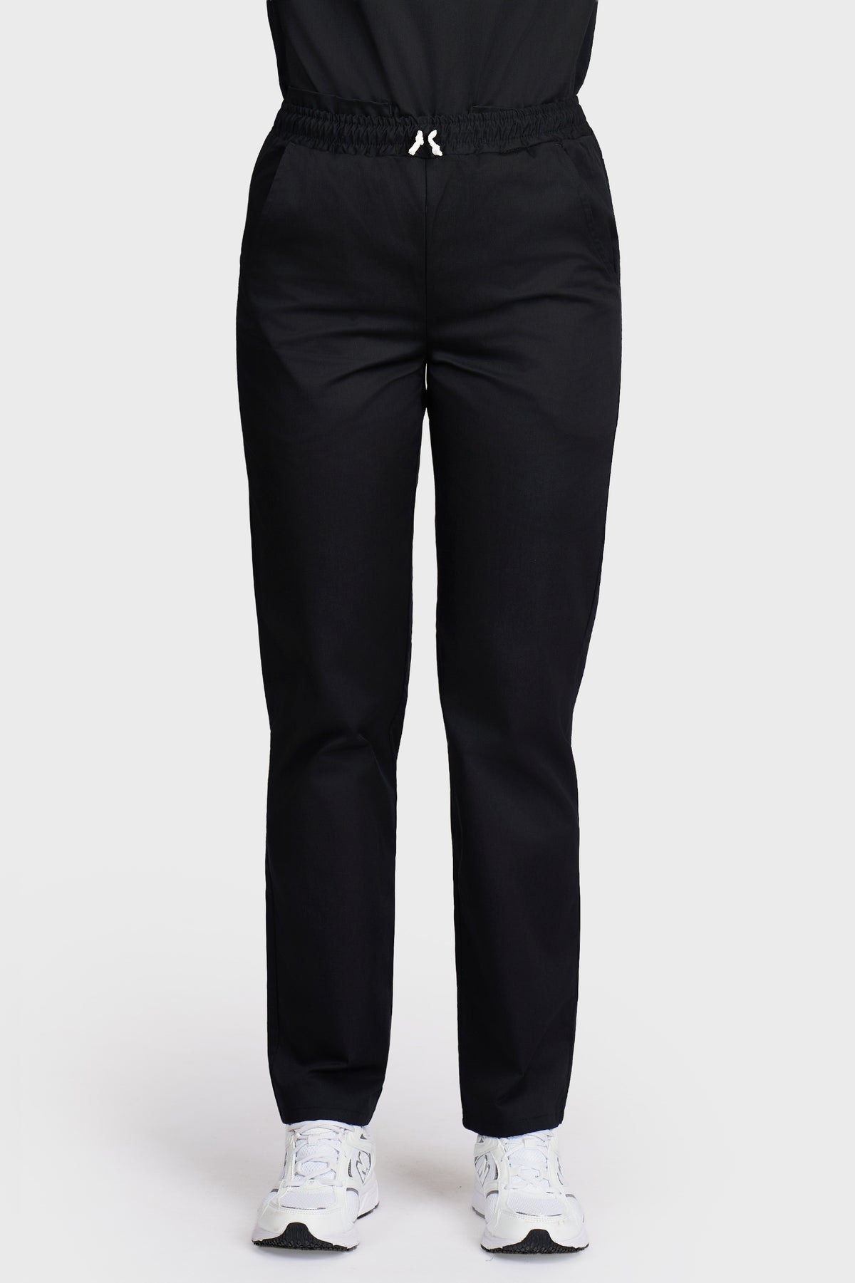 Pantaloni medicali femei cu elastic si snur negru - vedere din fata - AKITEX