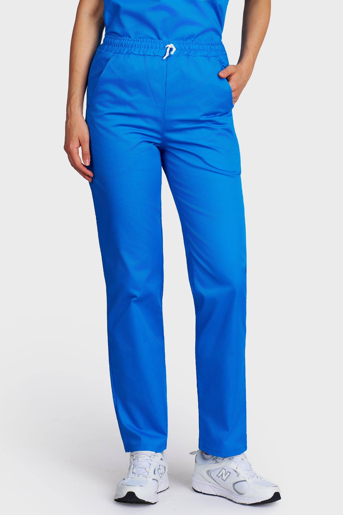Pantaloni medicali femei cu elastic si snur turcoaz - vedere din fata - AKITEX