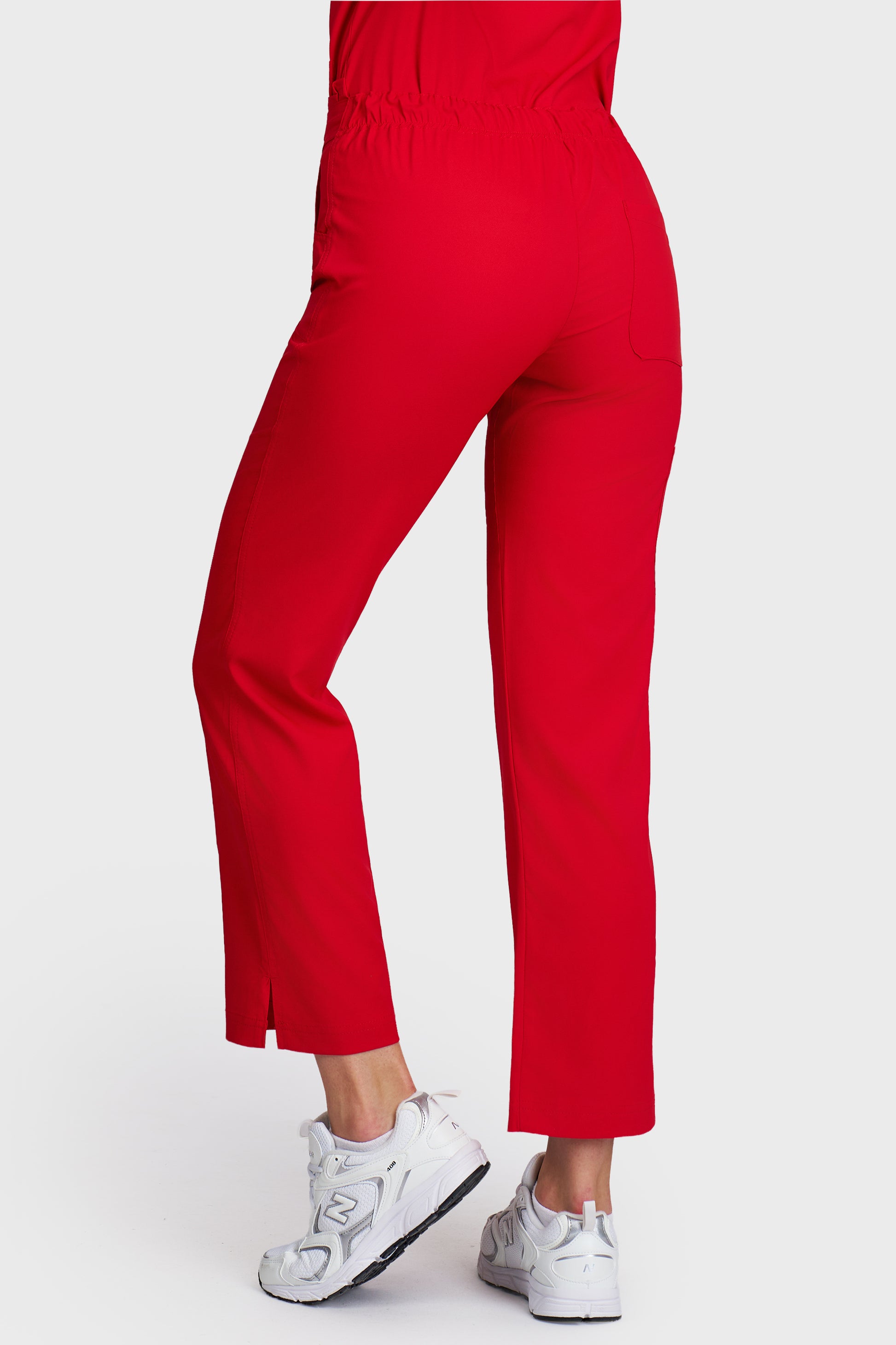Pantaloni medicali femei Violeta rosu stretch - vedere din spate - AKITEX